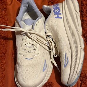 Women’s HOKA Clifton 9- cream and purple